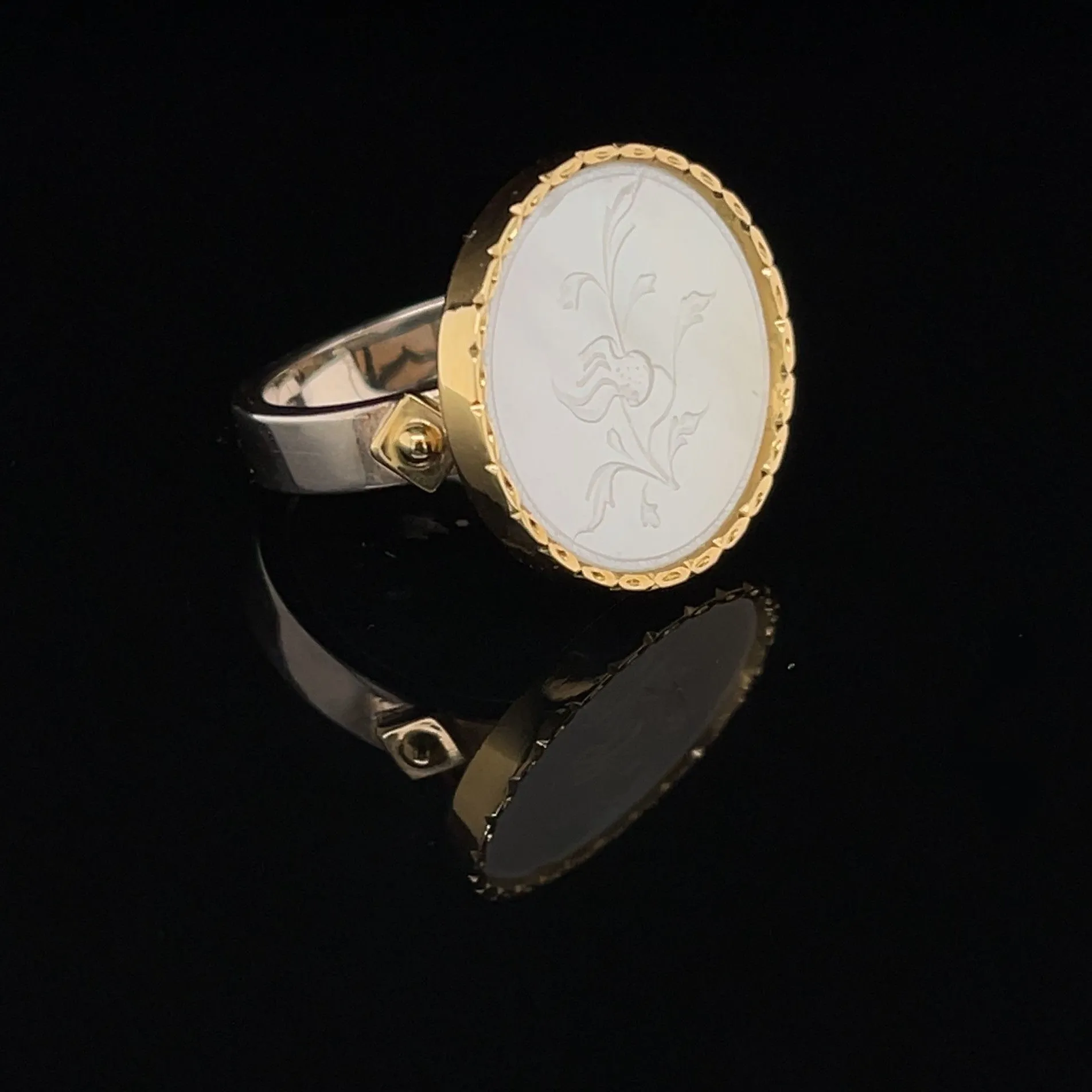 Antique Mother-of-Pearl Gaming Counter Gold & Silver Ring with Ceramic Bands