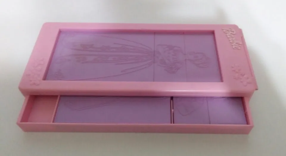 Barbie  Fashion Plates Rub & Color