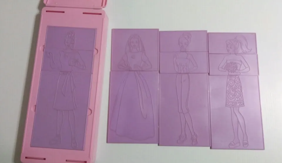 Barbie  Fashion Plates Rub & Color