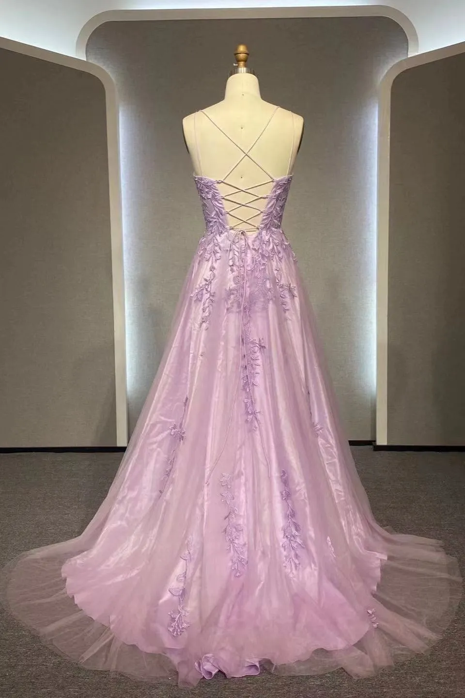 Elegant A-line Lace Appliques Prom Dress Sweet 16 Party Gown