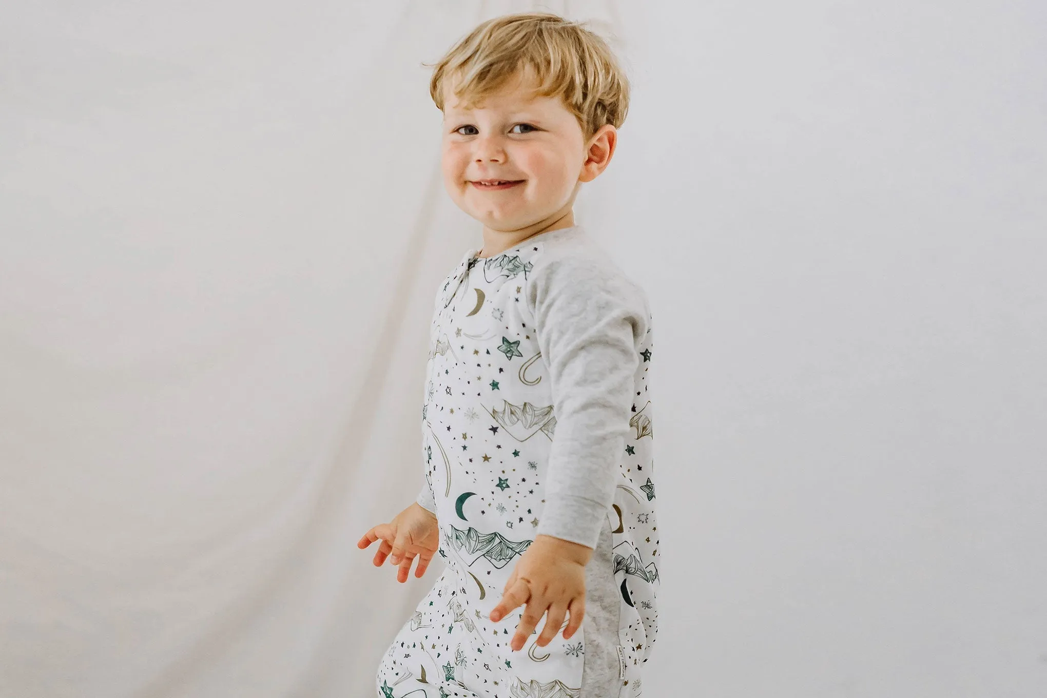 Nest Designs 1.0 TOG Bamboo Long Sleeve Footed Sleep Bag - Stars White