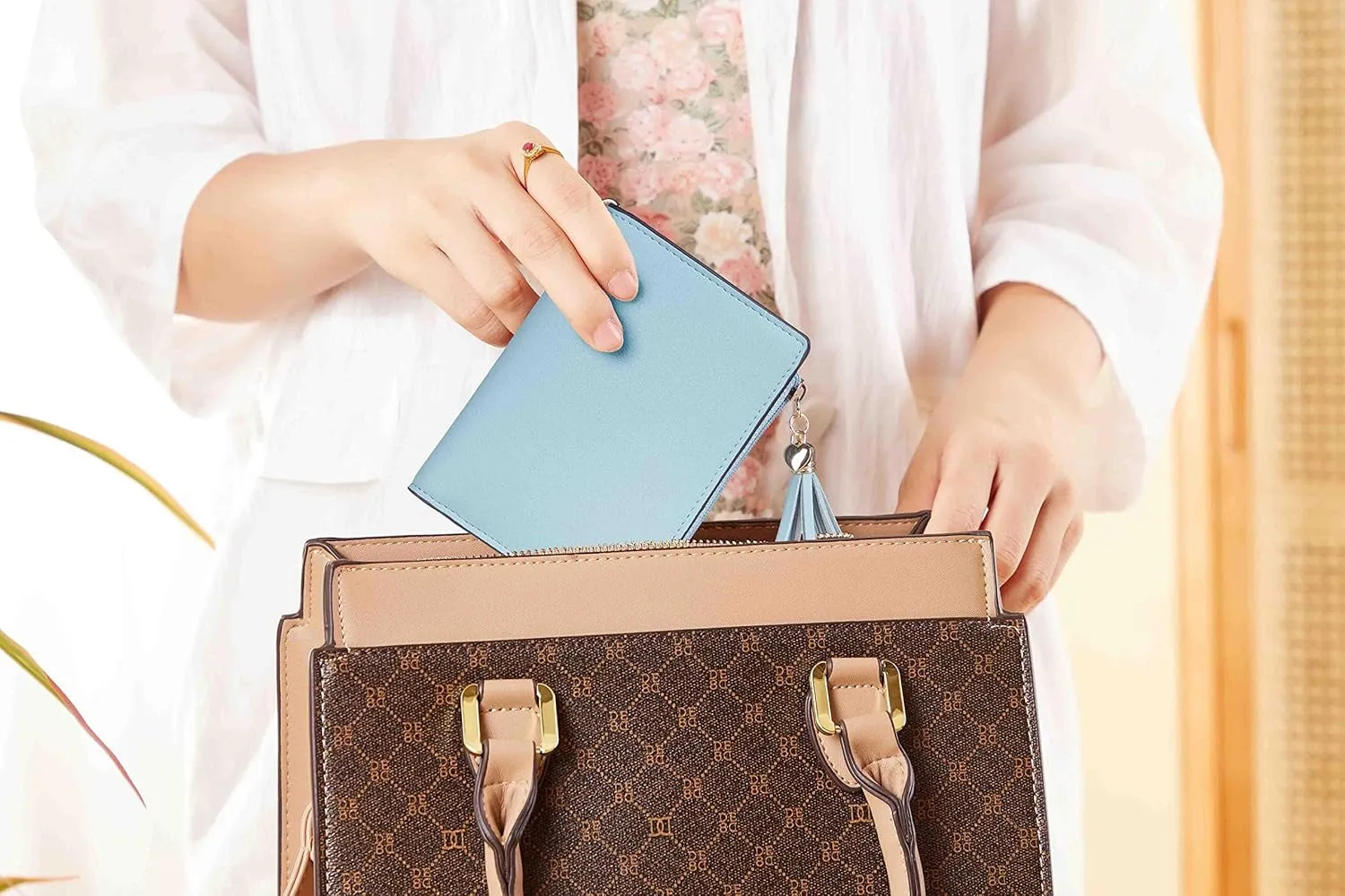 Women's RFID blocking Tassel Bifold Wallet with keychain